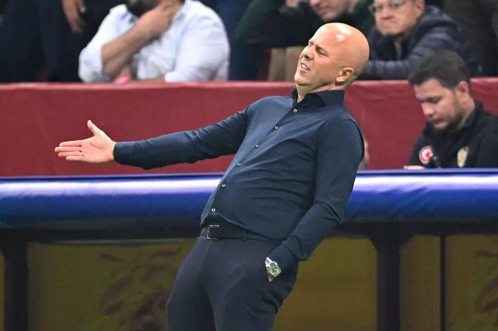 利物浦欧冠0-1客负加拉塔萨雷，斯洛特乱点鸳鸯谱坑惨两将，各项赛事遭遇两连败