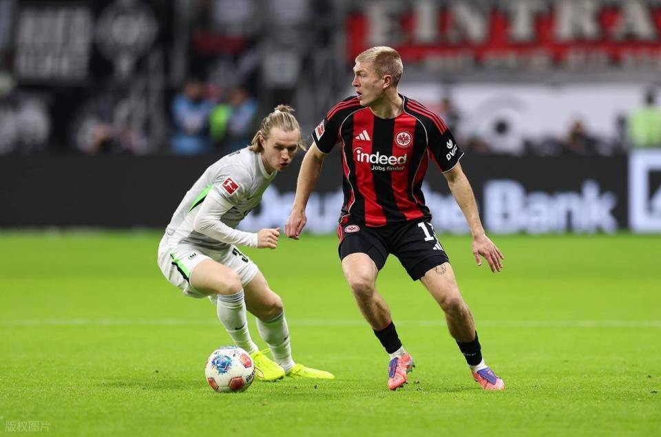 1-1，德甲第6逼平德甲第15，32岁切尔西旧将读秒绝平救主